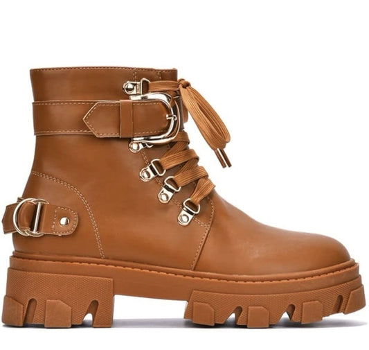 Cape Robbin Women's Fashion Combat Boots with Lug Sole and Side Zipper Size 81