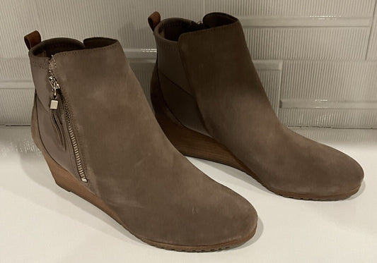 Dr. Scholl’s Countdown Wedge Bootie Women’s, Size 8.5M , Taupe Grey - New1