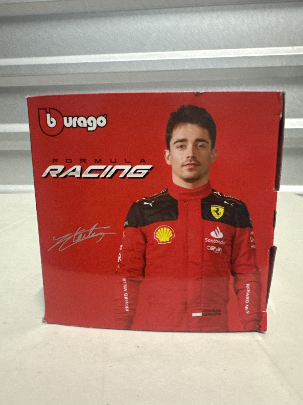 Bburago Ferrari SF23 F1 1:24 Charles Leclerc Diecast w/ Driver Figure1