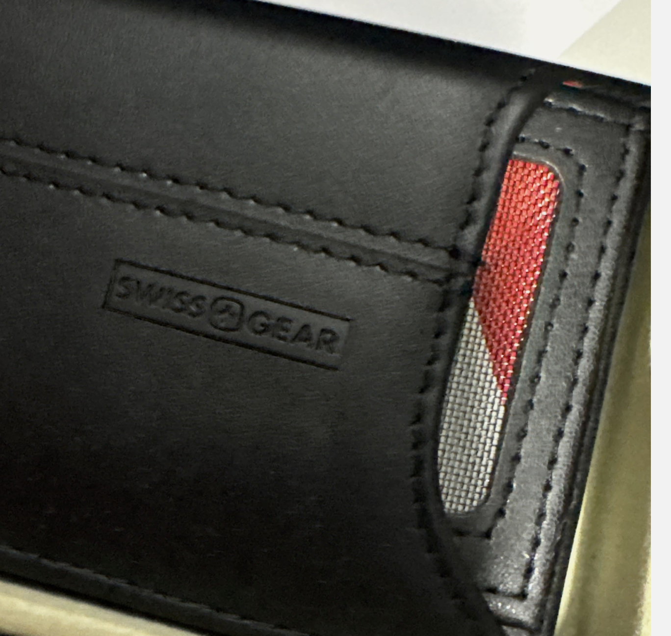 Swissgear Men's Leather Bifold Wallet with Front Pocket & Gift Tin, Black
